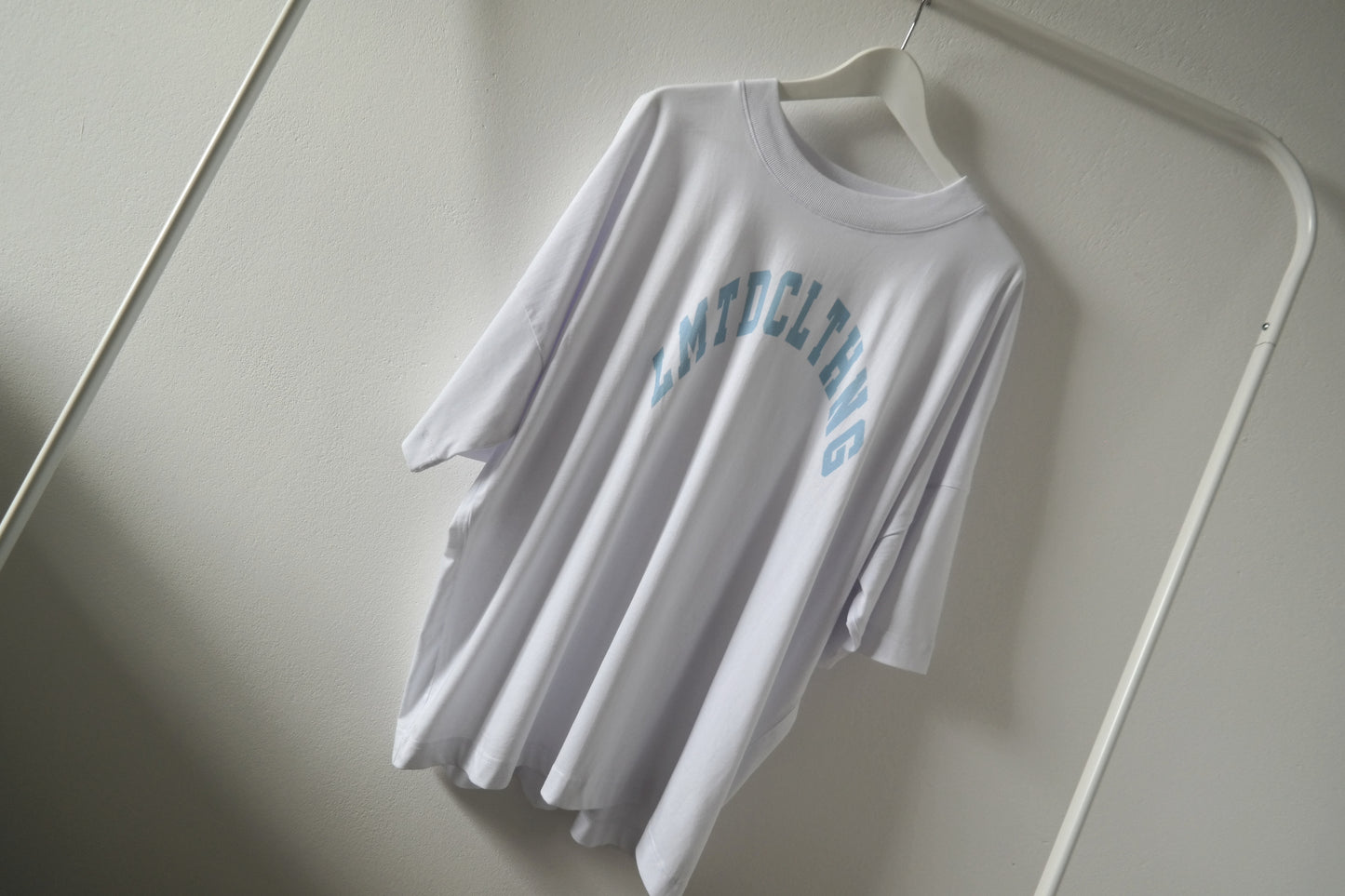 Limited_Limitiertes_Unisex_Oversize_Shirt_White_Ice_Blue_02