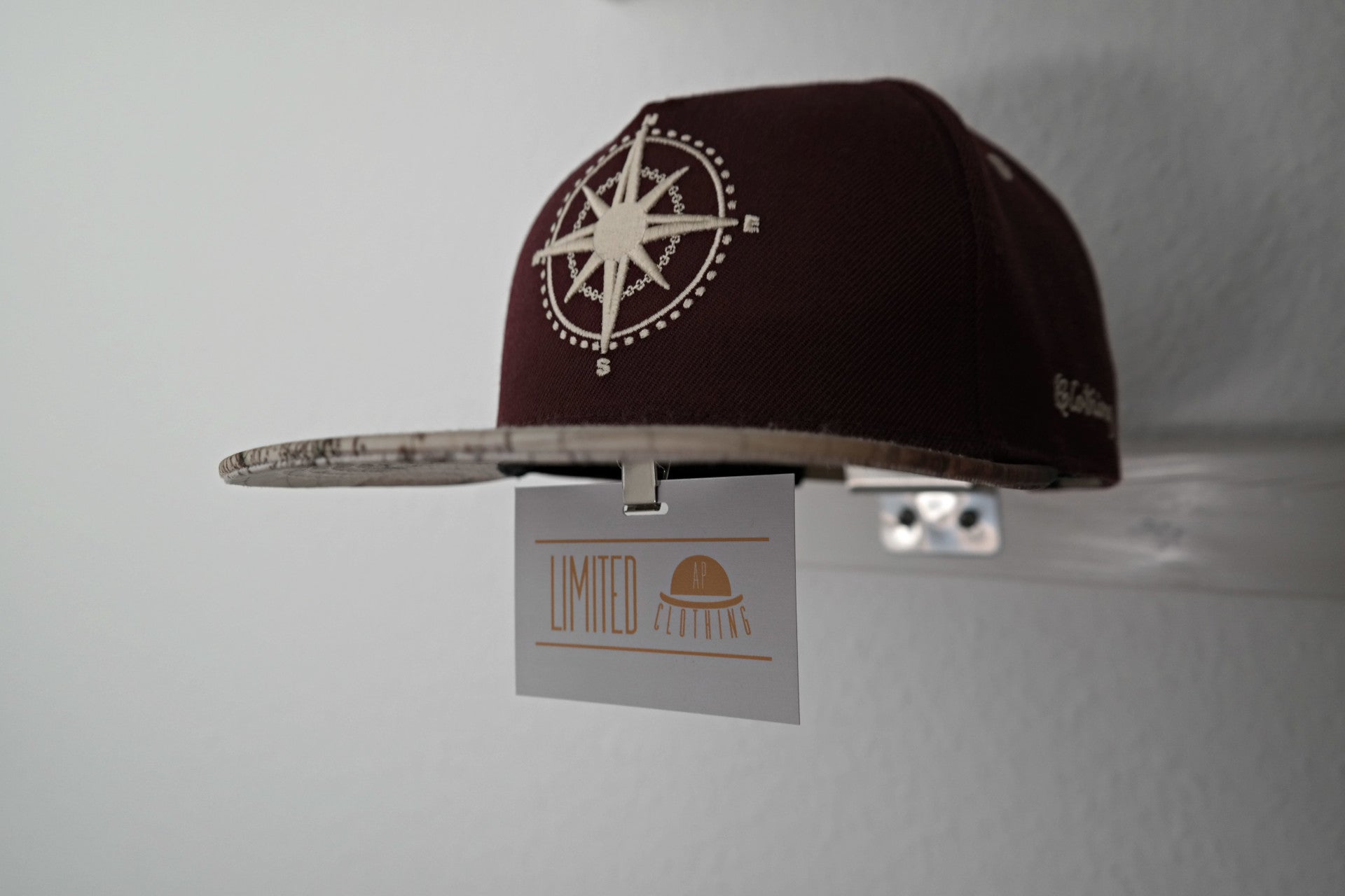 Limited_Limitierte_Snapbacks_Caps_Wandhalterung_04