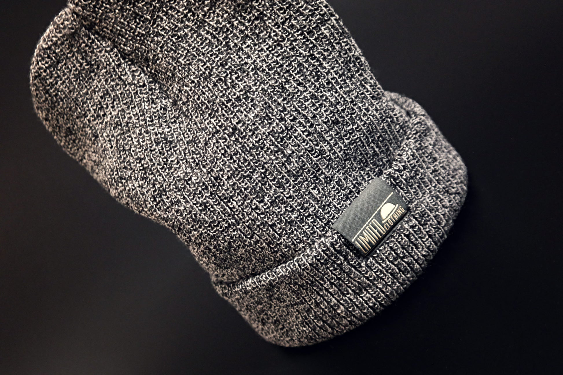 Limitierte_Limited_Beanie_Grau_Meliert_02